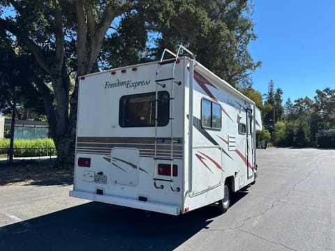 Clean Family RV - Freedom Express 2009 Drivable vehicle in Redwood Shores