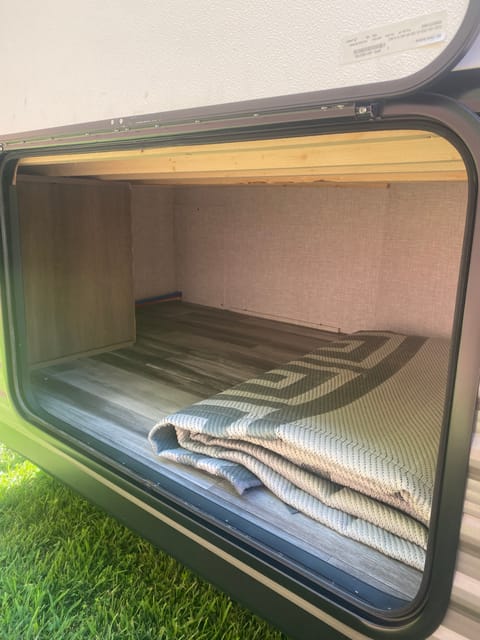 Extra storage space with outdoor rug.