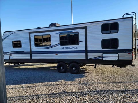 Cozy trailer Towable trailer in Clovis