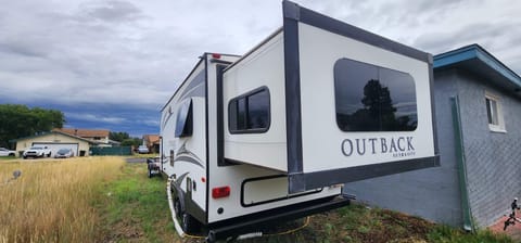 2019 Outback 23' Towable trailer in Williams