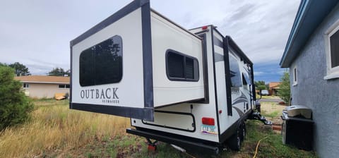 2019 Outback 23' Towable trailer in Williams