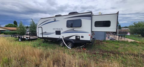 2019 Outback 23' Towable trailer in Williams