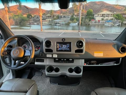 2019 Thor  Quantum / Mercedes Chassis   (PLEASE READ RULES & POLICIES) Drivable vehicle in Lake Elsinore