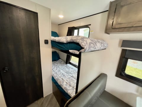 Travel Trailer for Rent! Olympia Sport 19BH - Compact and Family-Friendly Towable trailer in Merrillville