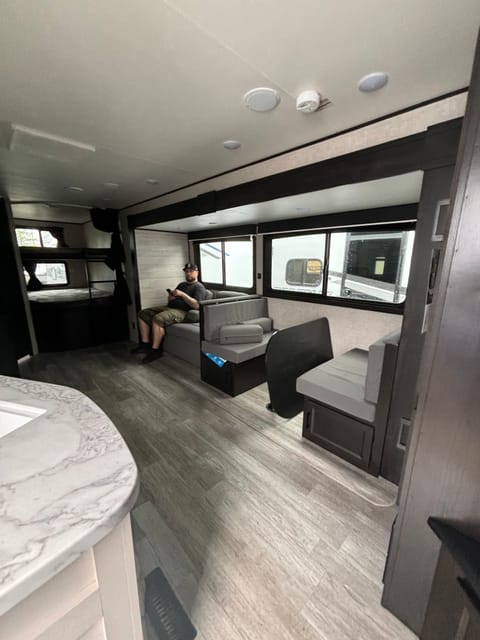 JAYCO LUXURY CAMPER Towable trailer in Marlborough