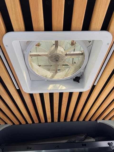 Florencia - cozy cabin on wheels Campervan in Vancouver