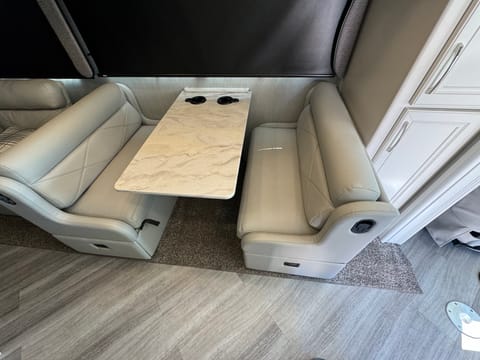 Beautiful Luxurious Motorhome! Drivable vehicle in Laguna Beach