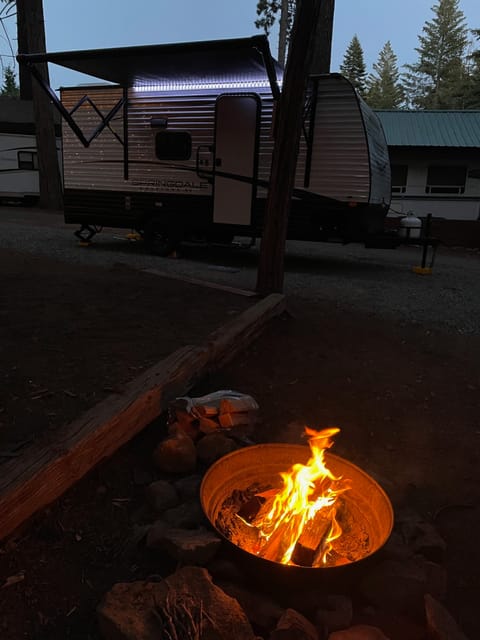 Exterior light, Awning, LED, campfire, stabilizer jacks, Propane