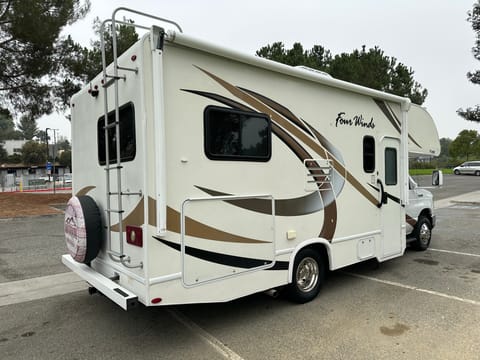 Agnes, a 2019 Thor Four Winds 24ft Drivable vehicle in Monterey Park