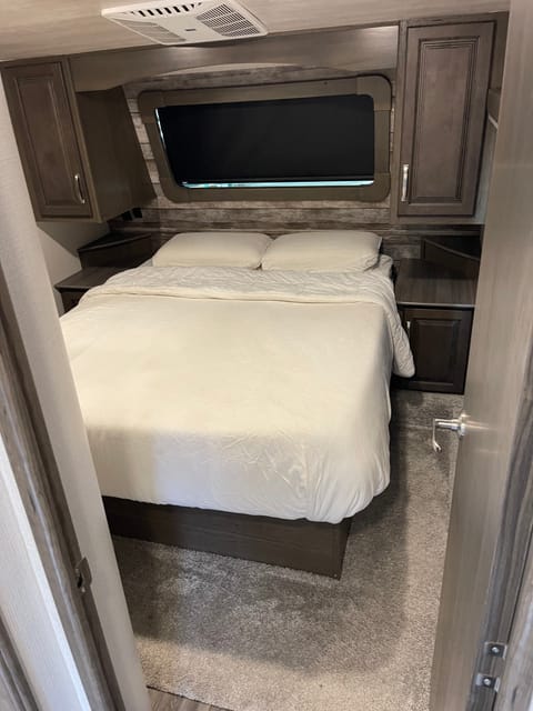 2021 Keystone Cougar Fifth Wheel /Bunk Beds/Delivery and Pick-up Only. Towable trailer in Vista