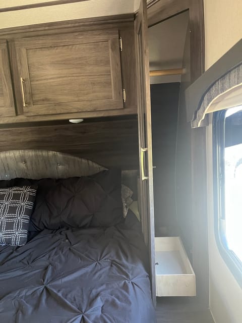 Large Toy Hauler Sleeps 6 Comfortably Towable trailer in Santee