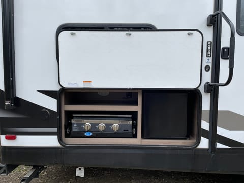 2022 Grand Design 2400BH - Sleeps 8, Pet Friendly Towable trailer in Napa Valley