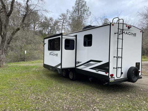 2022 Grand Design 2400BH - Sleeps 8, Pet Friendly Towable trailer in Napa Valley