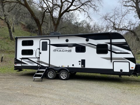 2022 Grand Design 2400BH - Sleeps 8, Pet Friendly Towable trailer in Napa Valley