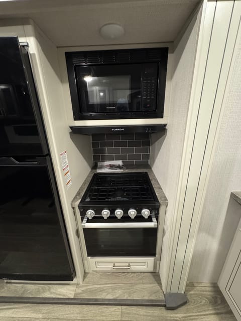 Microwave/oven/stove 