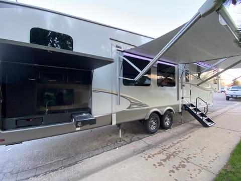 JAYCO HOME ON WHEELS Towable trailer in Gulf Cove