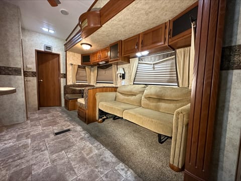 333-DB Bunk Room great family unit for a long weekend, stocked! Towable trailer in La Quinta