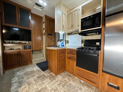 333-DB Bunk Room great family unit for a long weekend, stocked! Towable trailer in La Quinta