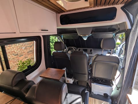 Luxury Overlanding 4x4 Sprinter Van Cámper in North Bethesda