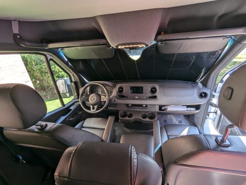 Luxury Overlanding 4x4 Sprinter Van Cámper in North Bethesda