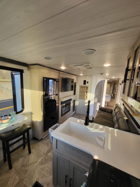 24 VIEW - Unforgettable Memories **DELIVERY ONLY** Towable trailer in Oxnard