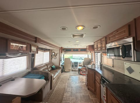 2012 Forest River Class A Luxuries motorhome for RENT. XL Series M-360DS Drivable vehicle in Lynnwood