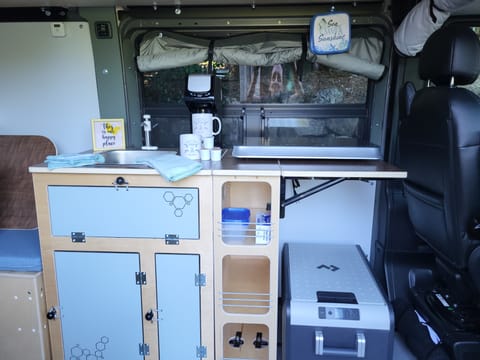 Nalu Mana Campervan in Tigard