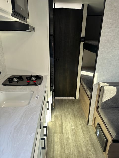 Brand New Jayco Flight 17' Ziehbarer Anhänger in Felton