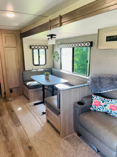 Freedom Traveler: Your Adventure-Ready Camper Remorque tractable in Kernersville