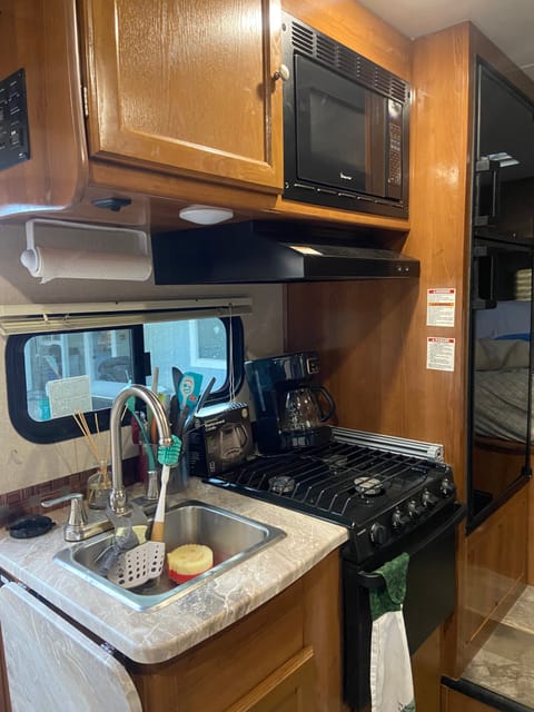 Comfortable 2019 Coachmen Leprechaun 260DS – Perfect for Family Adventure Drivable vehicle in Redmond