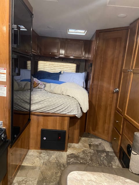 Comfortable 2019 Coachmen Leprechaun 260DS – Perfect for Family Adventure Drivable vehicle in Redmond