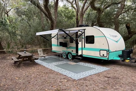 Manatee Hammock Nostalgic Fun-Classic 1950s style Vintage Cruiser DELIVERED Towable trailer in Titusville