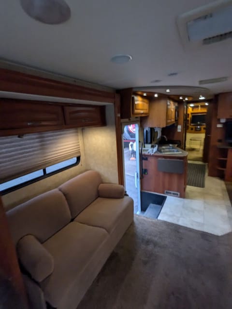 2009 Coachmen Mirada Drivable vehicle in Encinitas