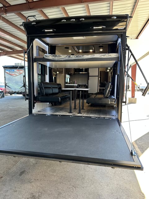 2023 Genesis Supreme Vortex 2715V Towable trailer in Marana