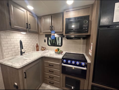 Ultimate Family Getaway: Bunk Beds, Outdoor Kitchen & More! Towable trailer in Menifee