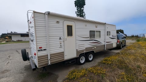 Comfy EZ Travel Trailer for 6 Towable trailer in Half Moon Bay