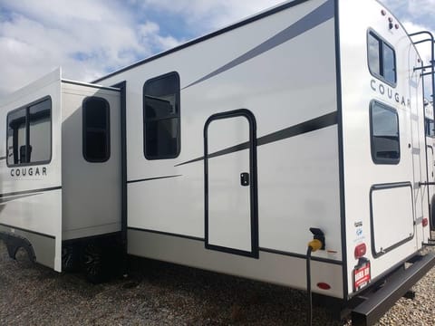 Cougar Den III Towable trailer in Opelika