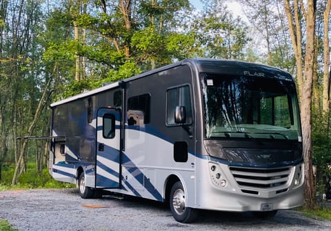 Road Trip in Style: 2022 Fleetwood Flair 34J Drivable vehicle in Point Pleasant