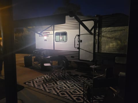 2024 Coleman LT Lantern 17R Towable trailer in Murrieta