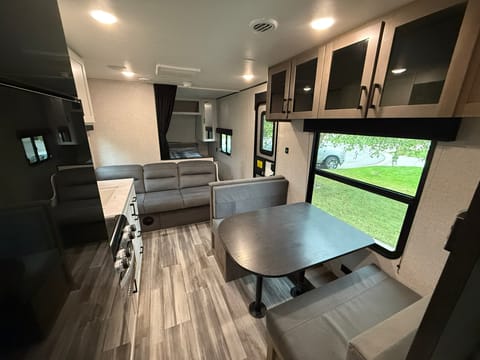2025 Jayco Jayflight SLX 260BH – Clean, Modern Bunkhouse! Towable trailer in Fort Wayne