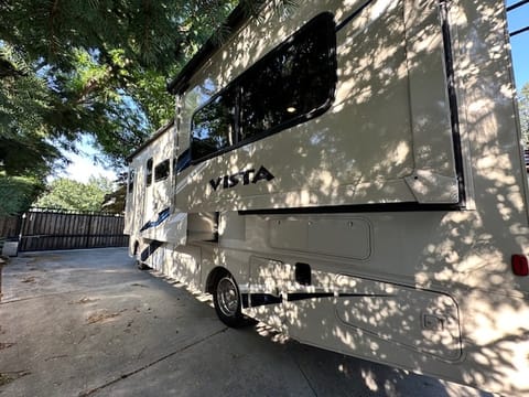 2022 Winnebago Vista 27PE....ADVENTURE AWAITS Drivable vehicle in Sandy