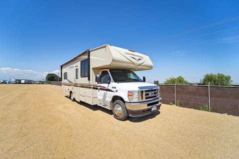 2021 Coachmen Leprechaun 270QB: Explore in Comfort and Style: Drivable vehicle in Laveen Village