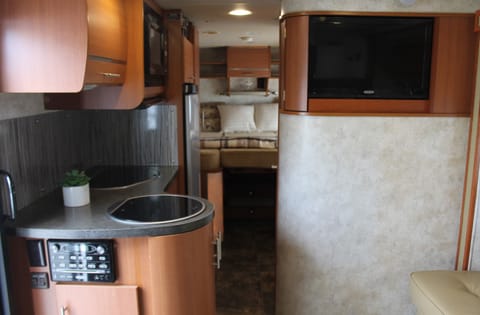 2012 Itasca Reyo 25T: Compact Comfort with Style Drivable vehicle in West Sacramento