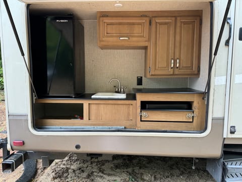 Home away from home Spacious camper Towable trailer in Effingham