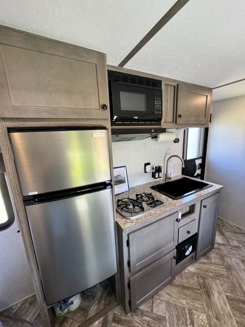 Lightweight Perfection! 2024 Sunset Park 19BH Towable trailer in Deerfield Beach