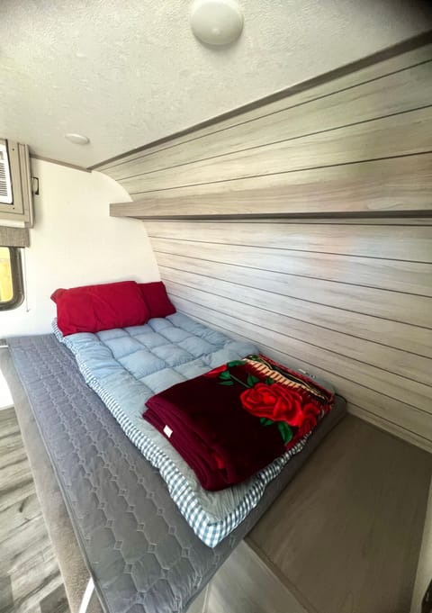 Huntington Beach Campers Towable trailer in Costa Mesa