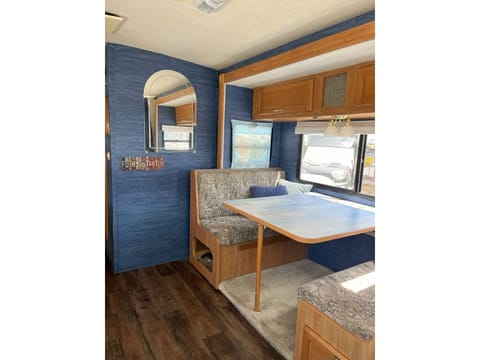 2005 Winnebago Minnie Winnie Drivable vehicle in Citrus Heights