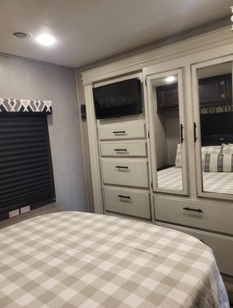 Go and Do RV Rentals - Entegra Odyssey 31F Drivable vehicle in Oxnard