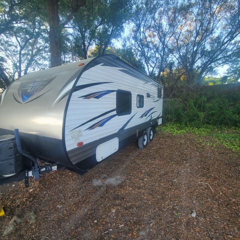 Shady Pines, Ma - Disaster Response Eligible Towable trailer in Valrico