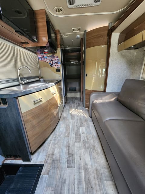 2017 Winnebago Navion 24G Drivable vehicle in Laveen Village